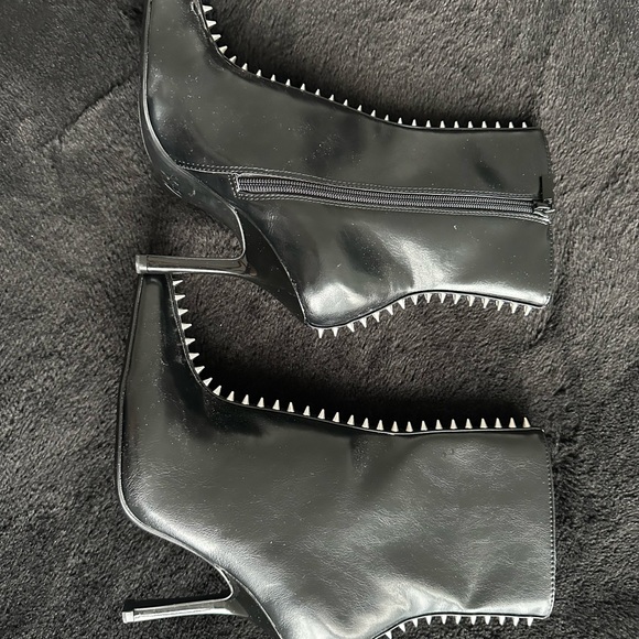 New  Zara Woman Studs Studded High Heel Ankle Boots Black Size 8. - Picture 12 of 12